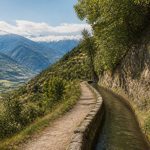 Bisse de Clavau: wanderung entlang des historischen wasserkanals im Wallis